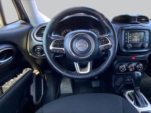 Used 2016 Jeep Renegade Latitude FWD image 6