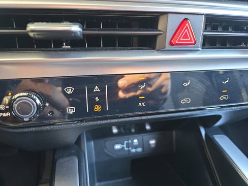 Certified 2025 Kia Sorento LX image 16