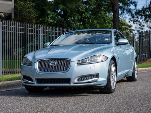 Used 2013 Jaguar XF RWD image 2