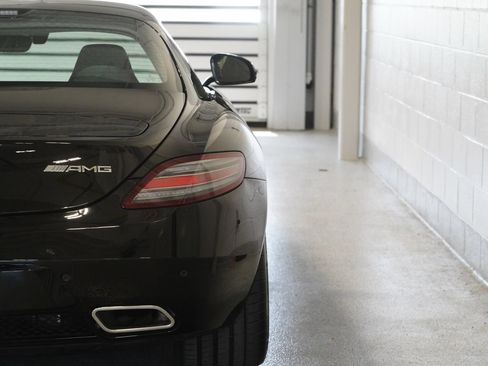 Used 2011 Mercedes-Benz SLS AMG Coupe image 12