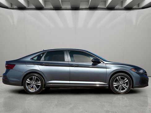 Used 2024 Volkswagen Jetta SE image 5