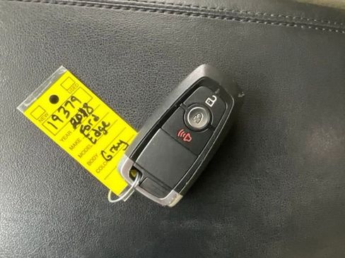 Used 2018 Ford Edge SEL image 24