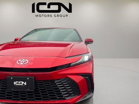 Used 2025 Toyota Camry SE image 9