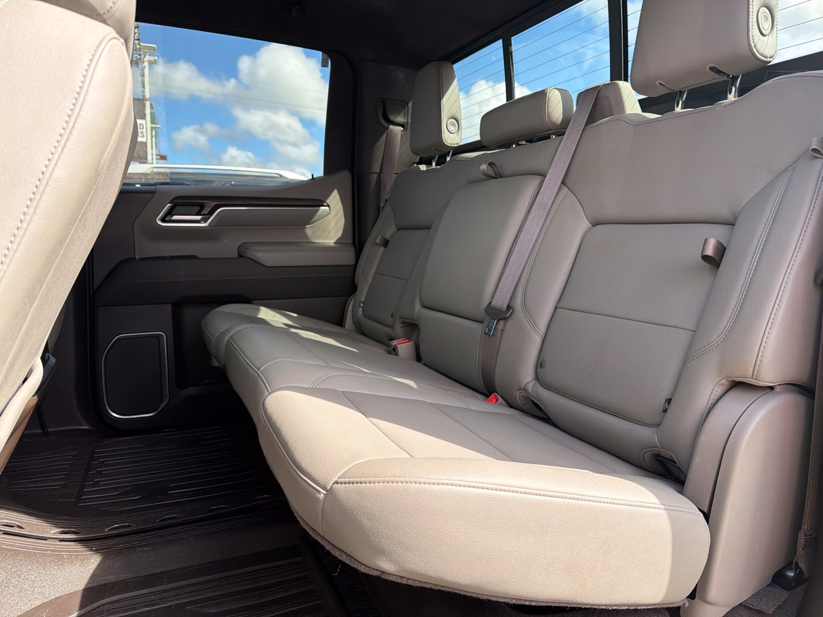 Used 2023 GMC Sierra 1500 SLT AWD/4WD image 12