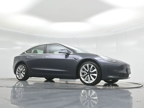 Used 2019 Tesla Model 3 Standard Range Plus image 2
