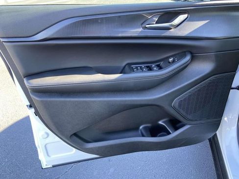 New 2025 Jeep Grand Cherokee Altitude RWD image 16