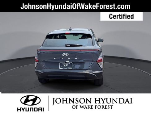 Certified 2025 Hyundai Kona SE FWD image 3