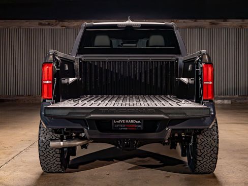 Used 2026 Toyota Tacoma SR5 image 8