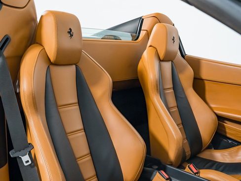 Used 2014 Ferrari 458 Spider image 34