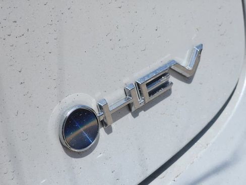 New 2026 Toyota Prius LE FWD image 8