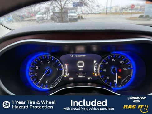 Used 2017 Chrysler Pacifica Limited image 10