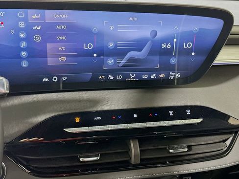 Certified 2025 Buick Enclave Preferred AWD/4WD image 14