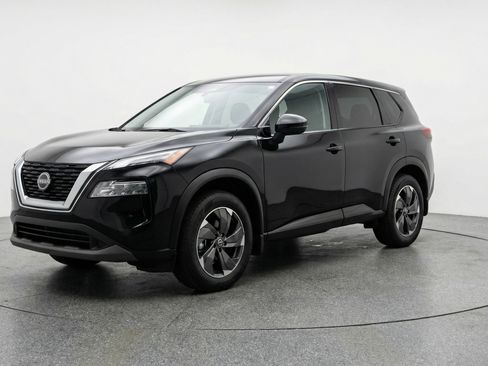 Used 2025 Nissan Rogue SV image 3
