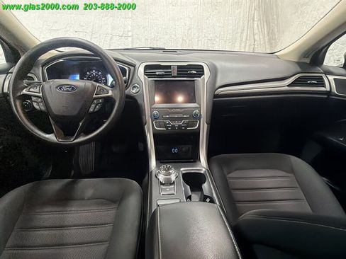 Used 2020 Ford Fusion SE FWD image 6