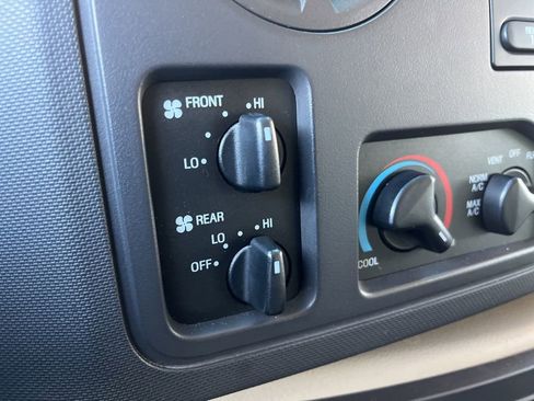 Used 2009 Ford E-350 and Econoline 350 XL image 38