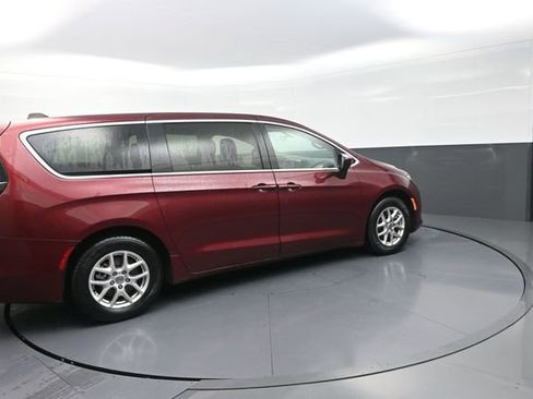 Used 2022 Chrysler Voyager LX FWD image 48
