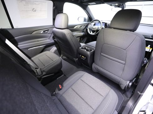 New 2026 Chevrolet Traverse LT image 12