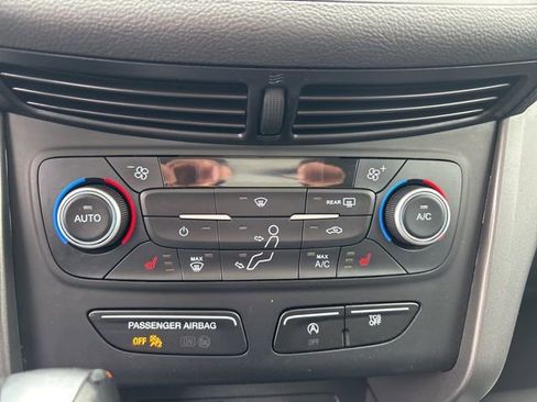 Used 2019 Ford Escape SEL image 16