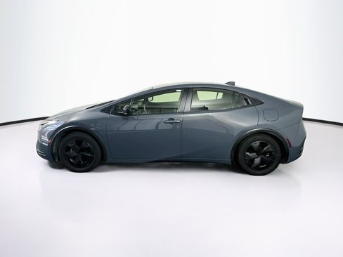 Used 2025 Toyota Prius LE FWD image 4