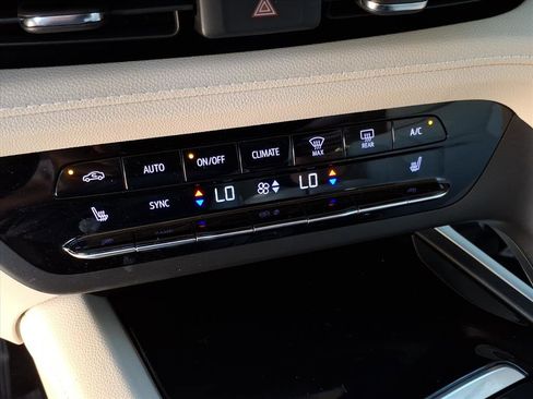 Used 2021 Buick Envision Essence w/ Technology Package I image 24