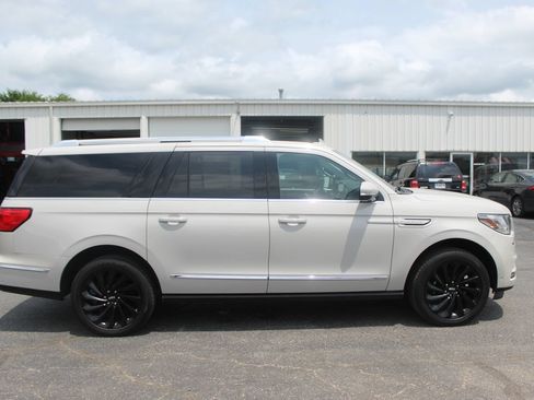 Used 2021 Lincoln Navigator L Reserve AWD/4WD image 7