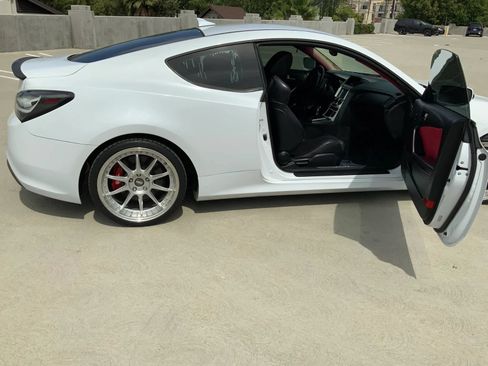 Used 2016 Hyundai Genesis Coupe 3.8 RWD image 12
