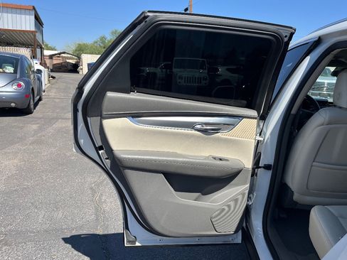 Used 2017 Cadillac XT5 Luxury w/ Driver Awareness Package AWD/4WD image 32