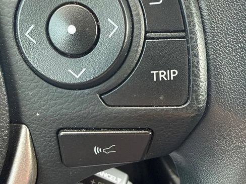 Used 2018 Toyota RAV4 XLE AWD/4WD image 24
