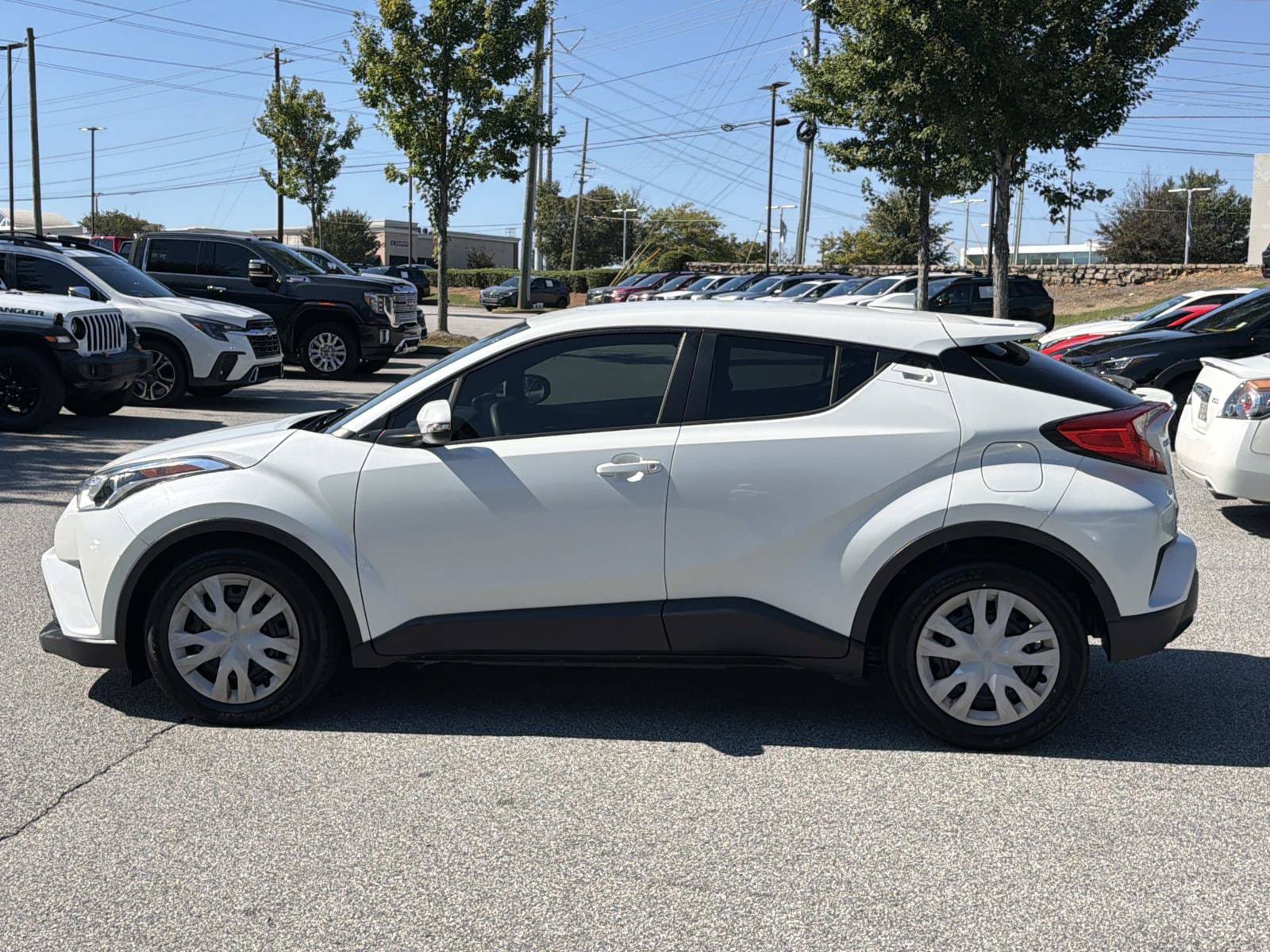 Used 2019 Toyota C-HR LE FWD image 6