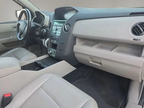 Used 2010 Honda Pilot Touring image 16