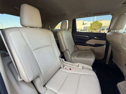 Used 2015 Toyota Highlander Limited image 18