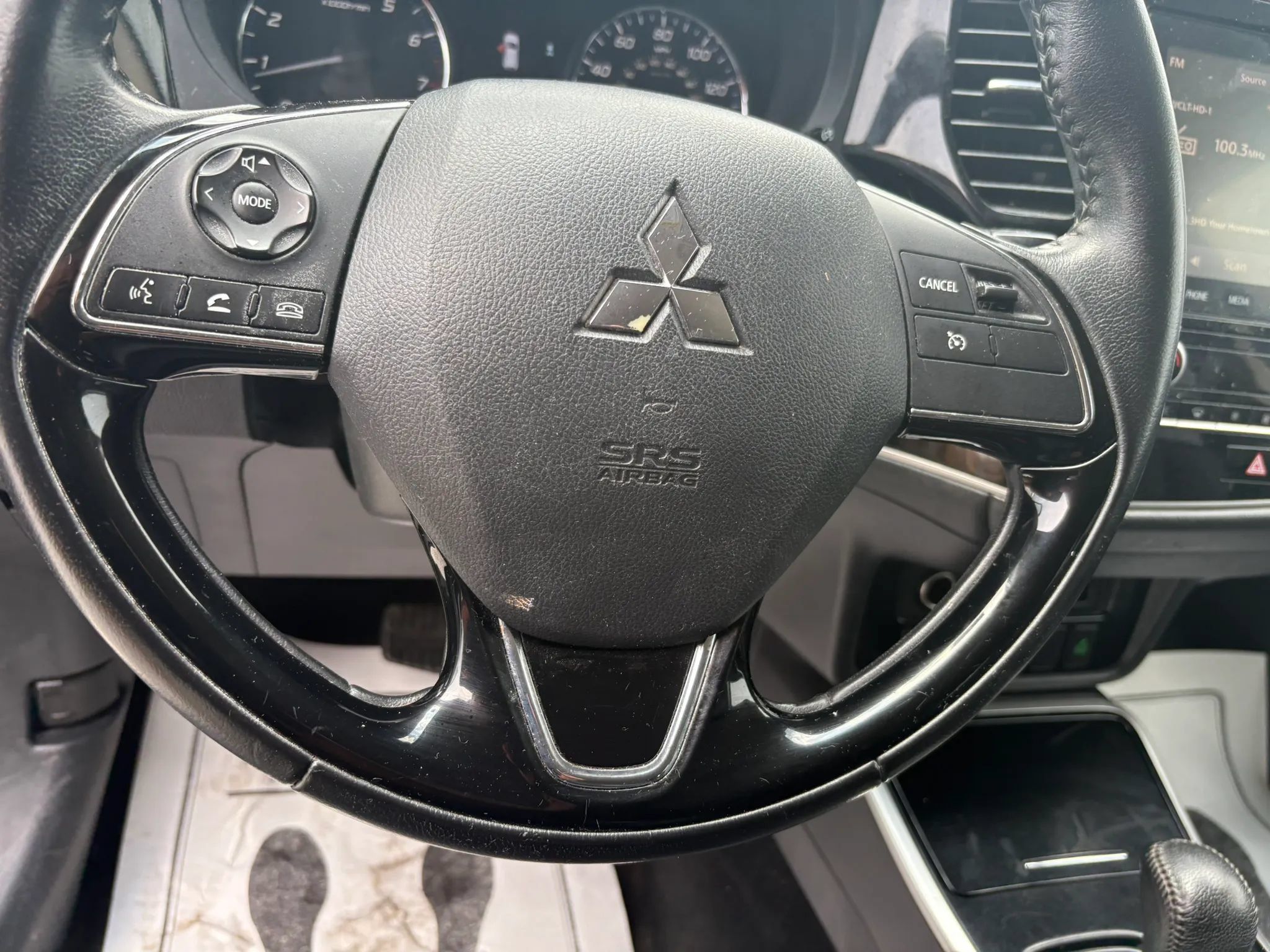 Used 2020 Mitsubishi Outlander SEL AWD/4WD image 19