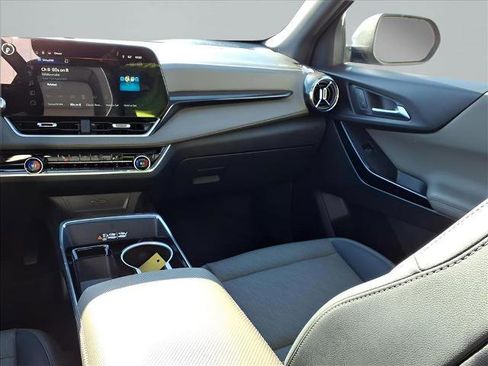 Used 2025 Chevrolet Equinox LT w/ Convenience Package II image 10