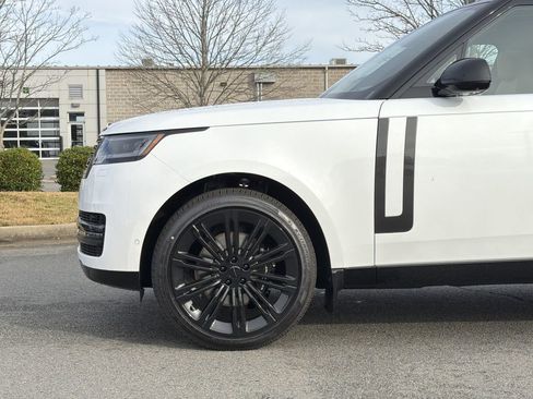 New 2026 Land Rover Range Rover Long Wheelbase SE image 9