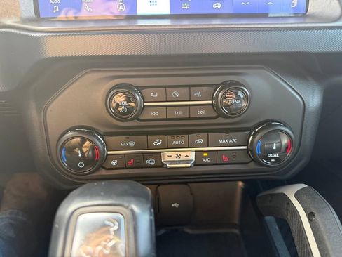 Used 2022 Ford Bronco Outer Banks w/ Sasquatch Package AWD/4WD image 12