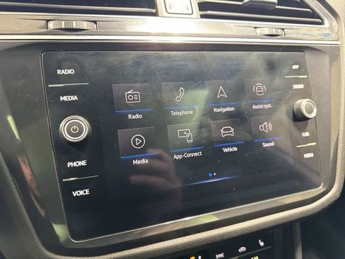 Used 2022 Volkswagen Tiguan SE R-Line image 17