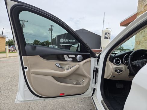 Used 2016 Mercedes-Benz C 300 Sedan image 4