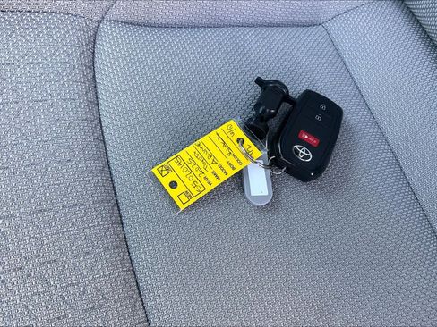 Used 2025 Toyota 4Runner SR5 AWD/4WD image 15