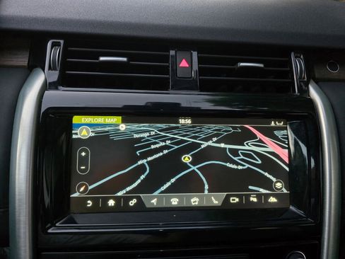 Used 2018 Land Rover Discovery HSE image 17