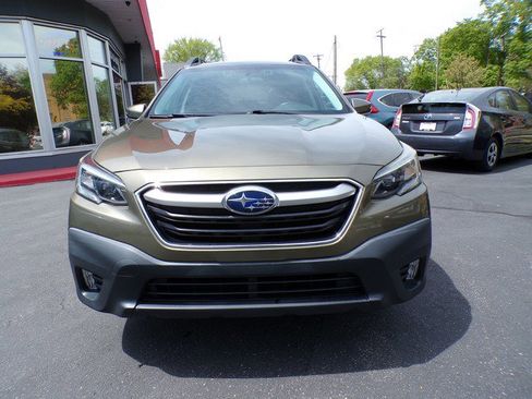 Used 2020 Subaru Outback Premium AWD/4WD image 2