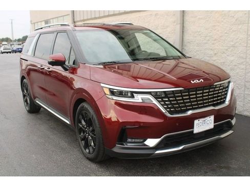 Used 2022 Kia Carnival SX Prestige image 2