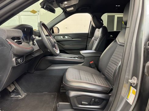 Used 2025 Ford Explorer ST-Line w/ ST-Line Street Pack AWD/4WD image 12