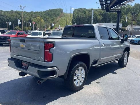 Certified 2025 Chevrolet Silverado 2500 High Country w/ High Country Premium Package AWD/4WD image 4