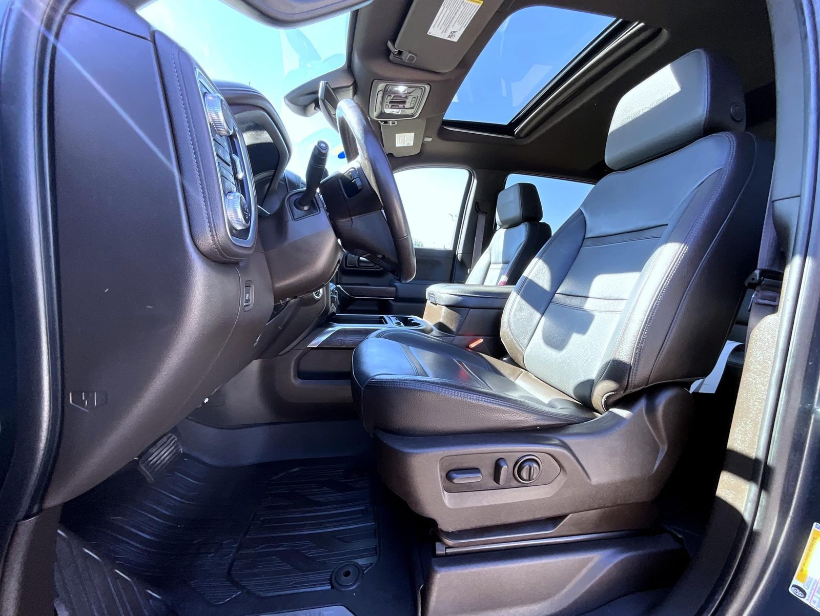 Used 2022 GMC Sierra 1500 Denali w/ Driver Alert Package II AWD/4WD image 14