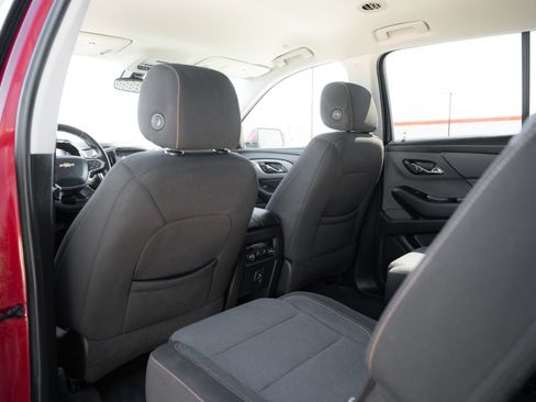 Used 2021 Chevrolet Traverse LT AWD/4WD image 24