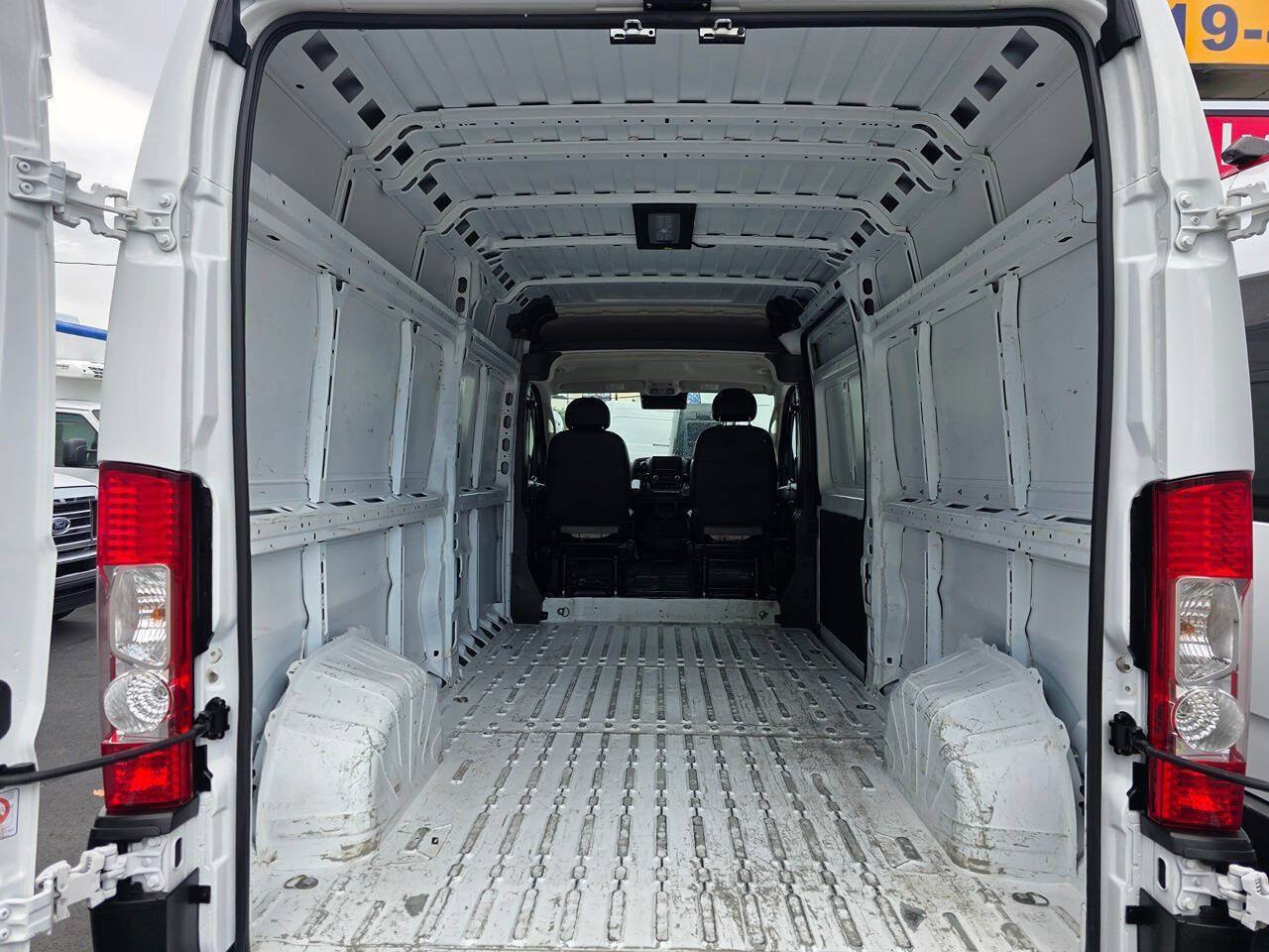 Used 2024 RAM ProMaster 2500 w/ Convenience Group FWD image 11