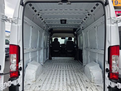 Used 2024 RAM ProMaster 2500 w/ Convenience Group FWD image 11