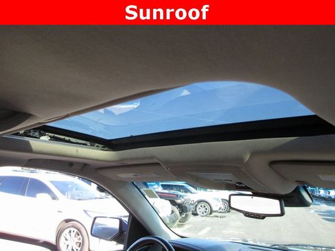 Used 2018 Chevrolet Suburban Premier image 16