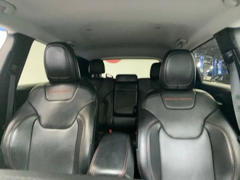 Used 2019 Jeep Cherokee Trailhawk AWD/4WD image 21