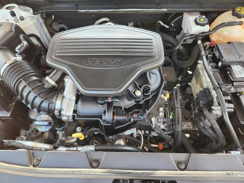 Used 2023 GMC Acadia SLT w/ Elevation Edition image 26